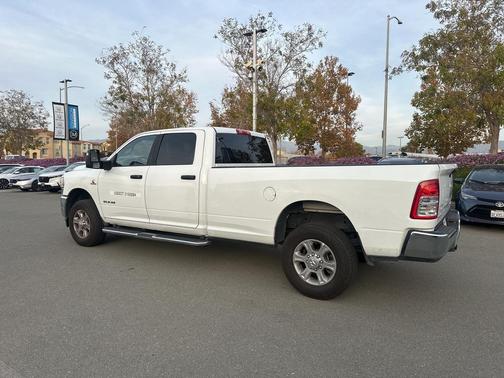 2024 RAM 3500 Big Horn Crew Cab 4x4 8' Box