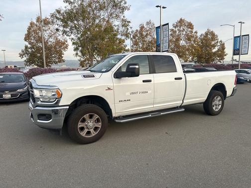 2024 RAM 3500 Big Horn Crew Cab 4x4 8' Box