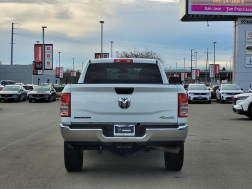 2024 RAM 3500 Big Horn Crew Cab 4x4 8' Box