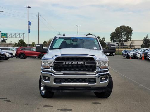 2024 RAM 3500 Big Horn Crew Cab 4x4 8' Box