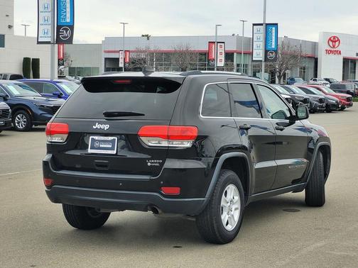 2017 Jeep Grand Cherokee Laredo