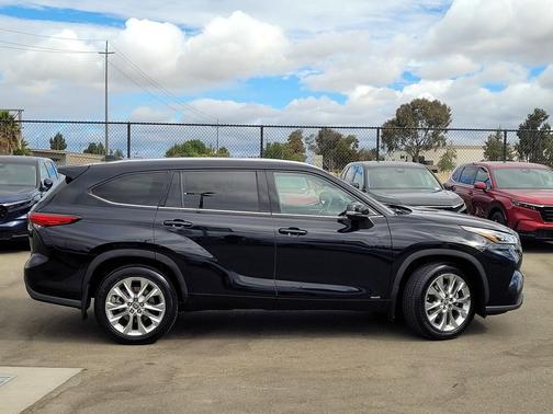 2022 Toyota Highlander Hybrid Limited