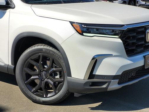 2025 Honda Pilot Touring 8-Passenger