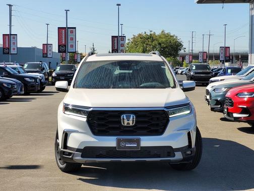 2025 Honda Pilot Touring 8-Passenger