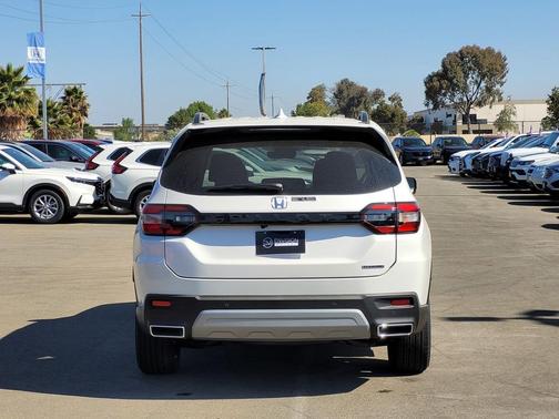 2025 Honda Pilot Touring 8-Passenger