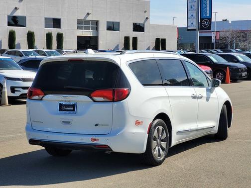 2018 Chrysler Pacifica Hybrid Limited