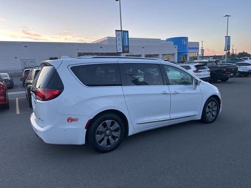 2018 Chrysler Pacifica Hybrid Limited