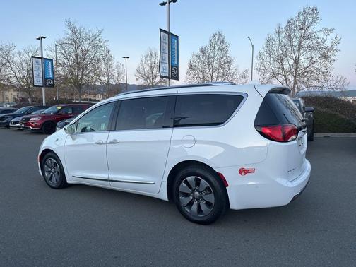 2018 Chrysler Pacifica Hybrid Limited