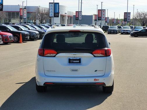 2018 Chrysler Pacifica Hybrid Limited