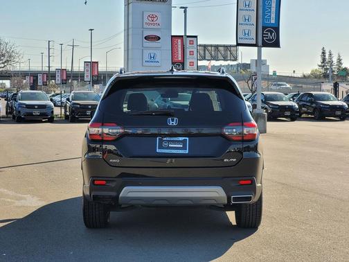 2023 Honda Pilot AWD Elite