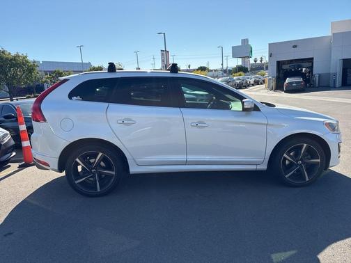 2016 Volvo XC60 T6 Drive-E R-Design