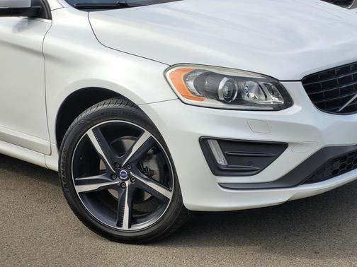 2016 Volvo XC60 T6 Drive-E R-Design
