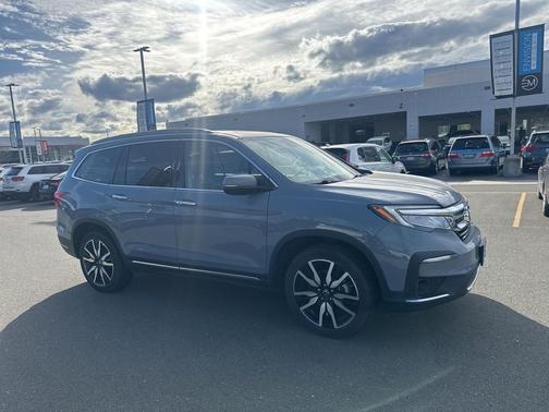 2022 Honda Pilot Touring 8-Passenger