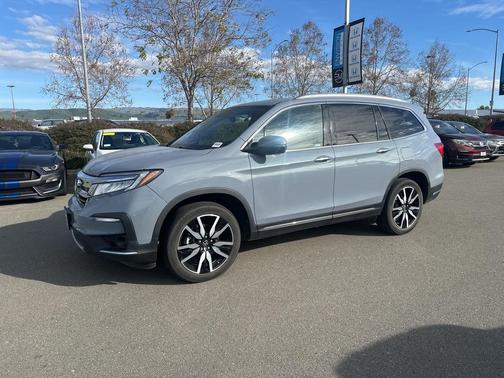 2022 Honda Pilot Touring 8-Passenger