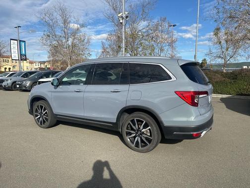 2022 Honda Pilot Touring 8-Passenger