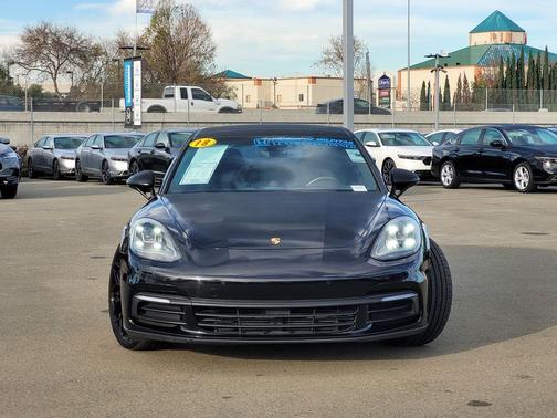 2018 Porsche Panamera 4