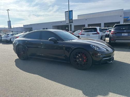 2018 Porsche Panamera 4