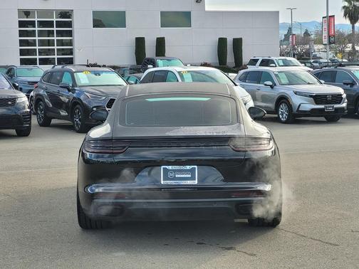 2018 Porsche Panamera 4