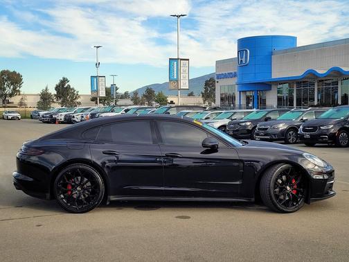 2018 Porsche Panamera 4