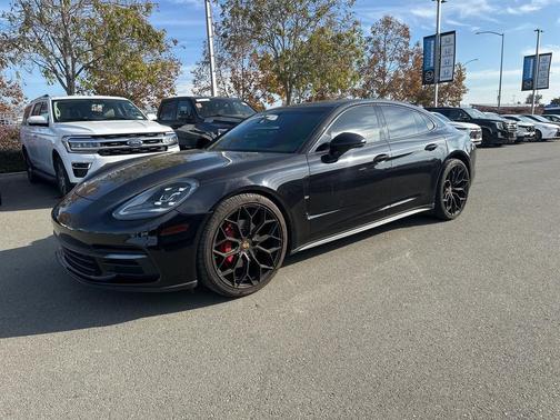 2018 Porsche Panamera 4