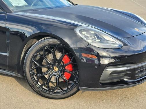 2018 Porsche Panamera 4