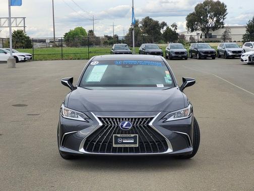 2022 Lexus ES 300h Base