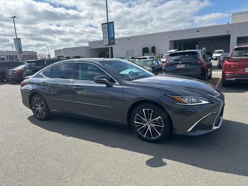 2022 Lexus ES 300h Base