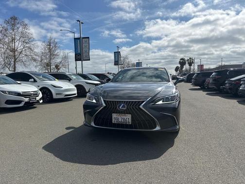 2022 Lexus ES 300h Base