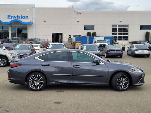 2022 Lexus ES 300h Base