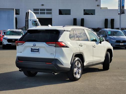 2023 Toyota RAV4 Hybrid XLE
