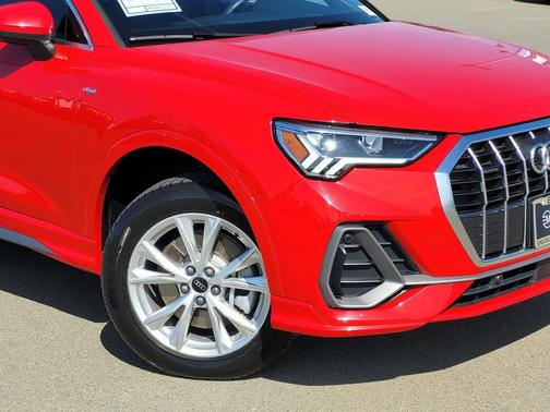 2025 Audi Q3 Premium 45 TFSI S line quattro Tiptronic