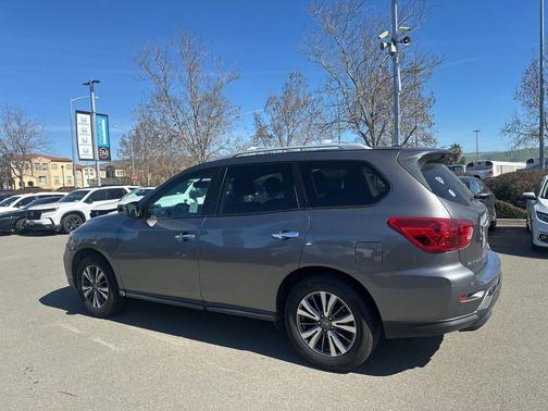 2018 Nissan Pathfinder SV