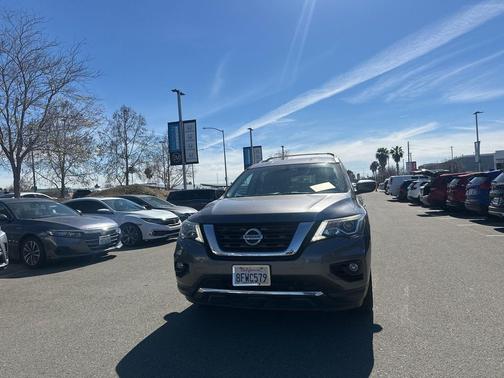 2018 Nissan Pathfinder SV
