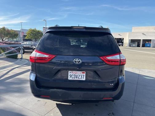 2019 Toyota Sienna LE