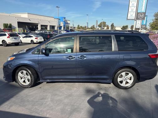 2019 Toyota Sienna LE