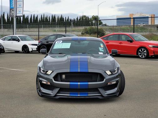 2017 Ford Shelby GT350 Base