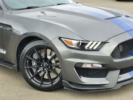 2017 Ford Shelby GT350 Base