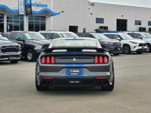 2017 Ford Shelby GT350 Base