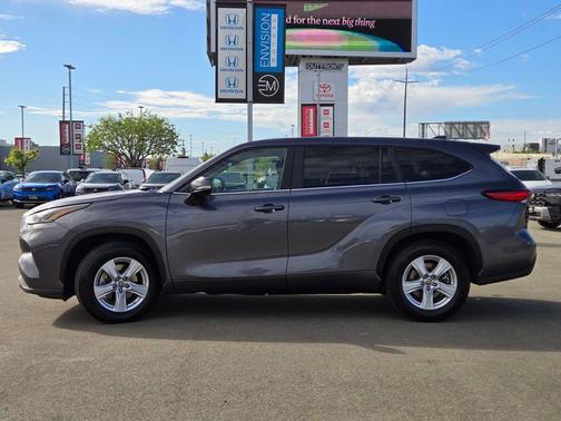 Magnetic Gray Metallic 2023 Toyota Highlander L