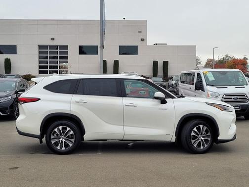 2021 Toyota Highlander Hybrid XLE