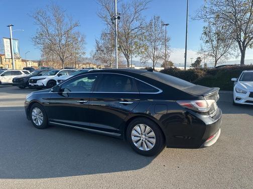 2017 Hyundai SONATA Hybrid SE