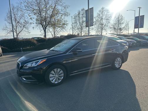 2017 Hyundai SONATA Hybrid SE