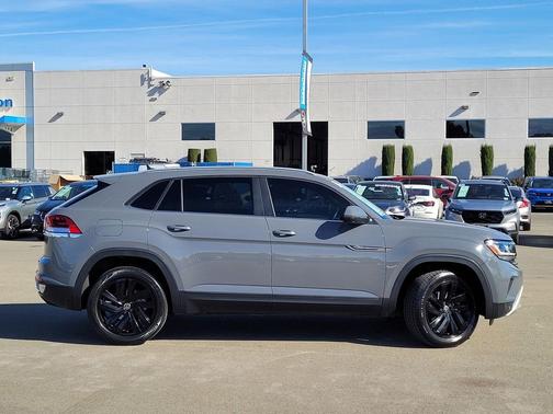 2020 Volkswagen Atlas Cross Sport 2.0T SE w/Technology