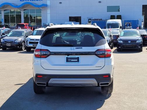 2025 Honda Pilot Touring 8-Passenger