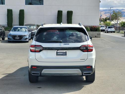 2025 Honda Pilot Touring 8-Passenger