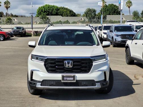 2025 Honda Pilot Touring 8-Passenger
