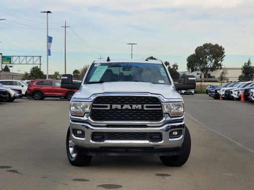 2024 RAM 3500 Big Horn Crew Cab 4x4 8' Box