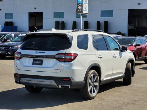 2025 Honda Pilot Touring 8-Passenger