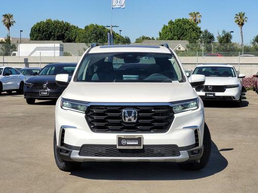 2025 Honda Pilot Touring 8-Passenger