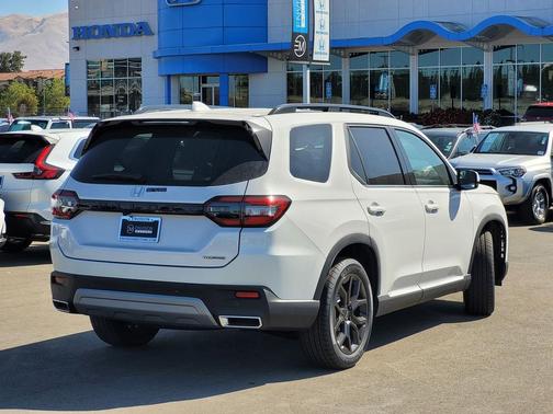 2025 Honda Pilot Touring 8-Passenger